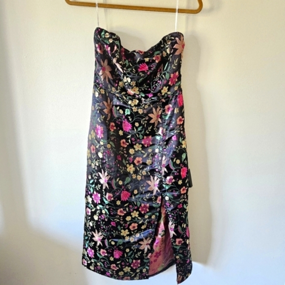 NWT lulu's floral strapless dress